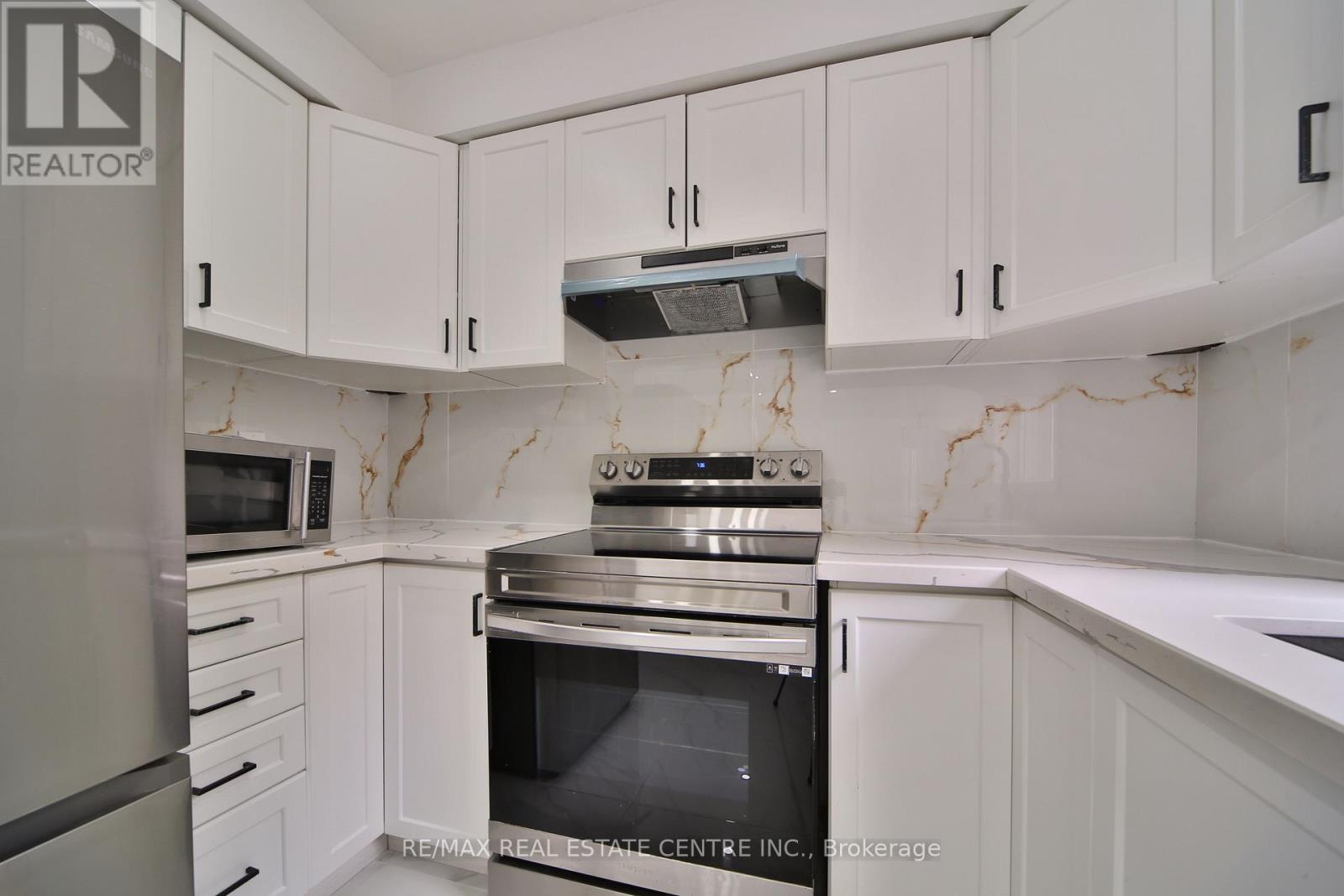20 Mozart Crescent, Brampton, Ontario  L6Y 2W7 - Photo 9 - W13081538