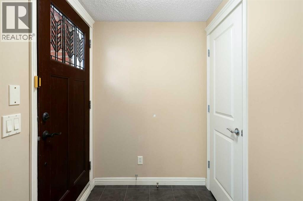 30 Mike Ralph Way Sw, Calgary, Alberta  T3E 0H8 - Photo 3 - A2307454