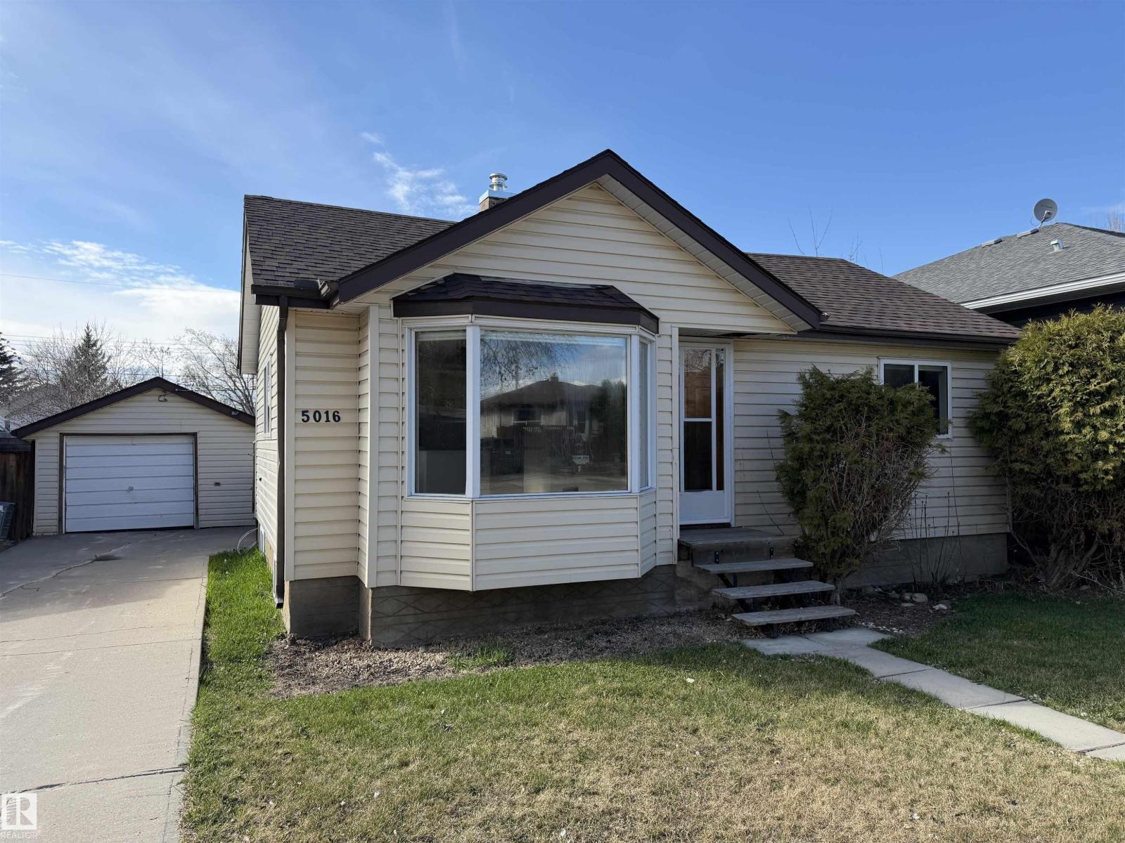 5016 53 St, Barrhead, Alberta  T7N 1E8 - Photo 1 - E4471990