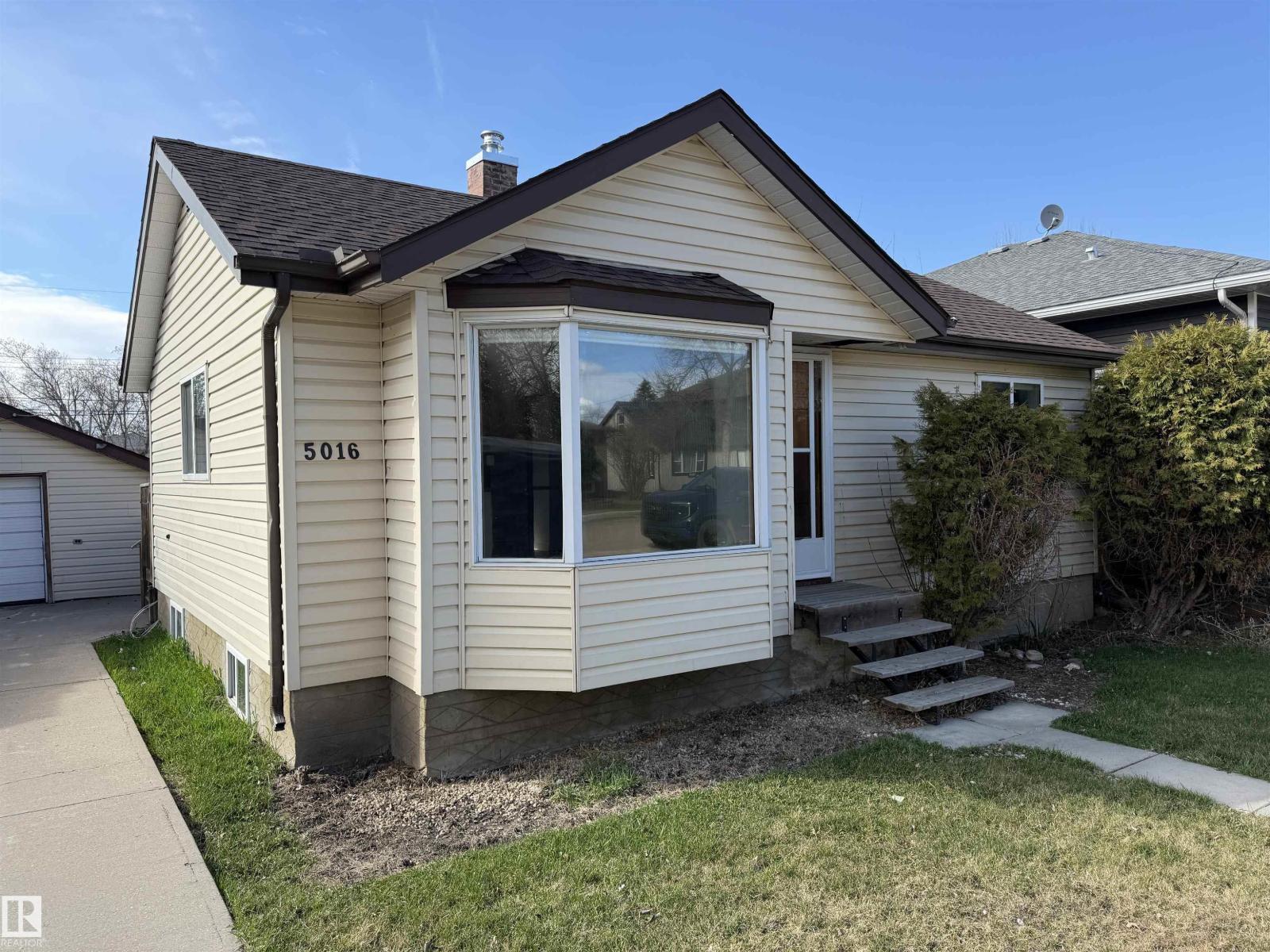 5016 53 St, Barrhead, Alberta  T7N 1E8 - Photo 2 - E4471990