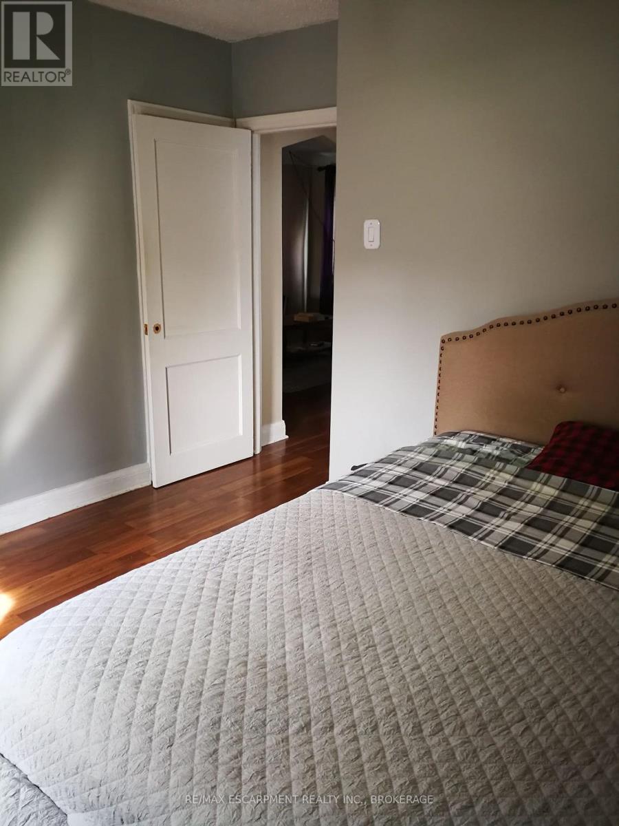 122 East 25th Street, Hamilton, Ontario  L8V 3A2 - Photo 7 - X13080436