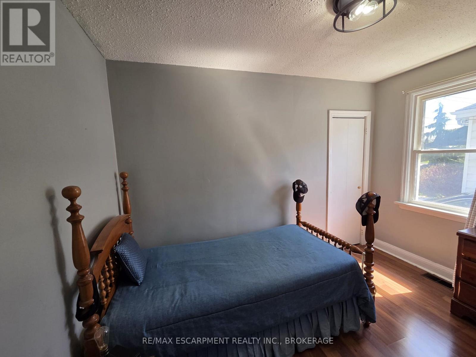 122 East 25th Street, Hamilton, Ontario  L8V 3A2 - Photo 8 - X13080436