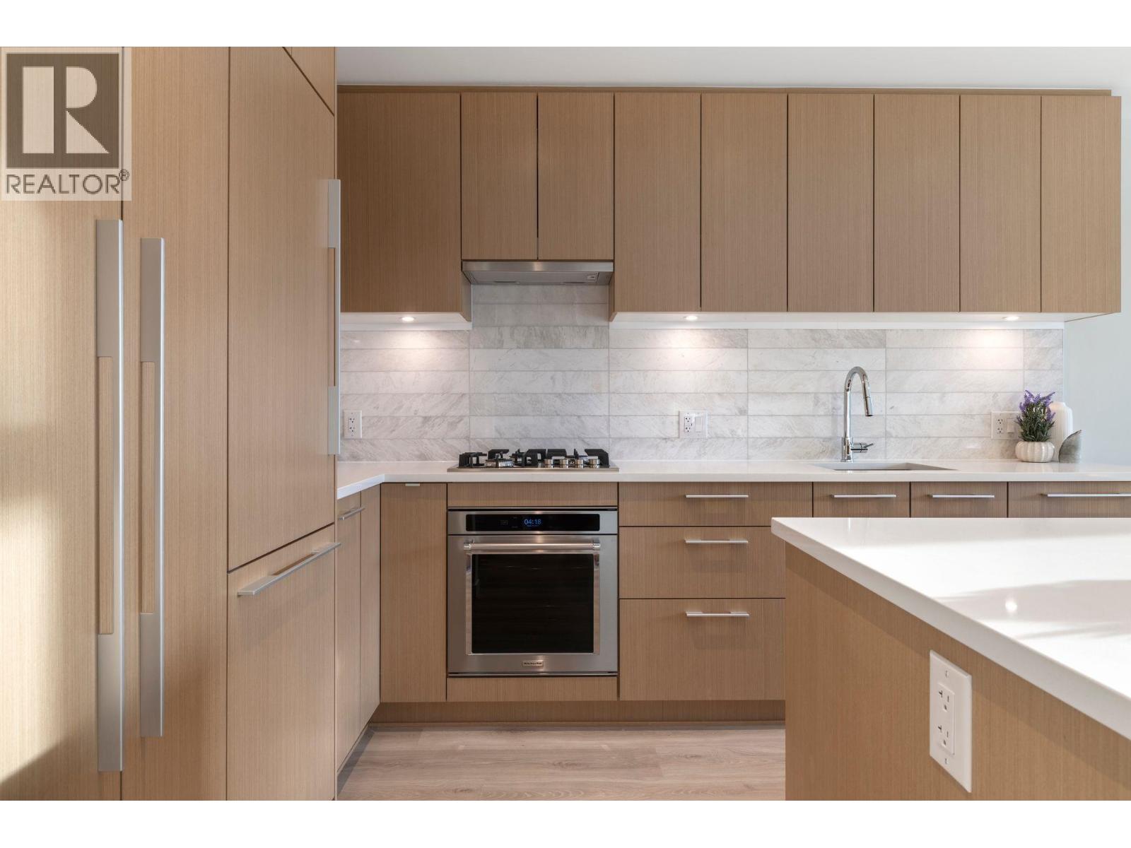 312 110 E 17th Street, North Vancouver, British Columbia  V7L 2V5 - Photo 11 - R3119199