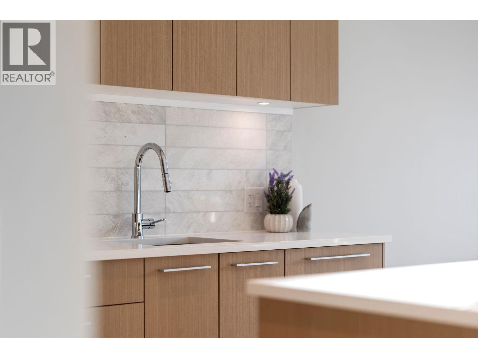 312 110 E 17th Street, North Vancouver, British Columbia  V7L 2V5 - Photo 12 - R3119199