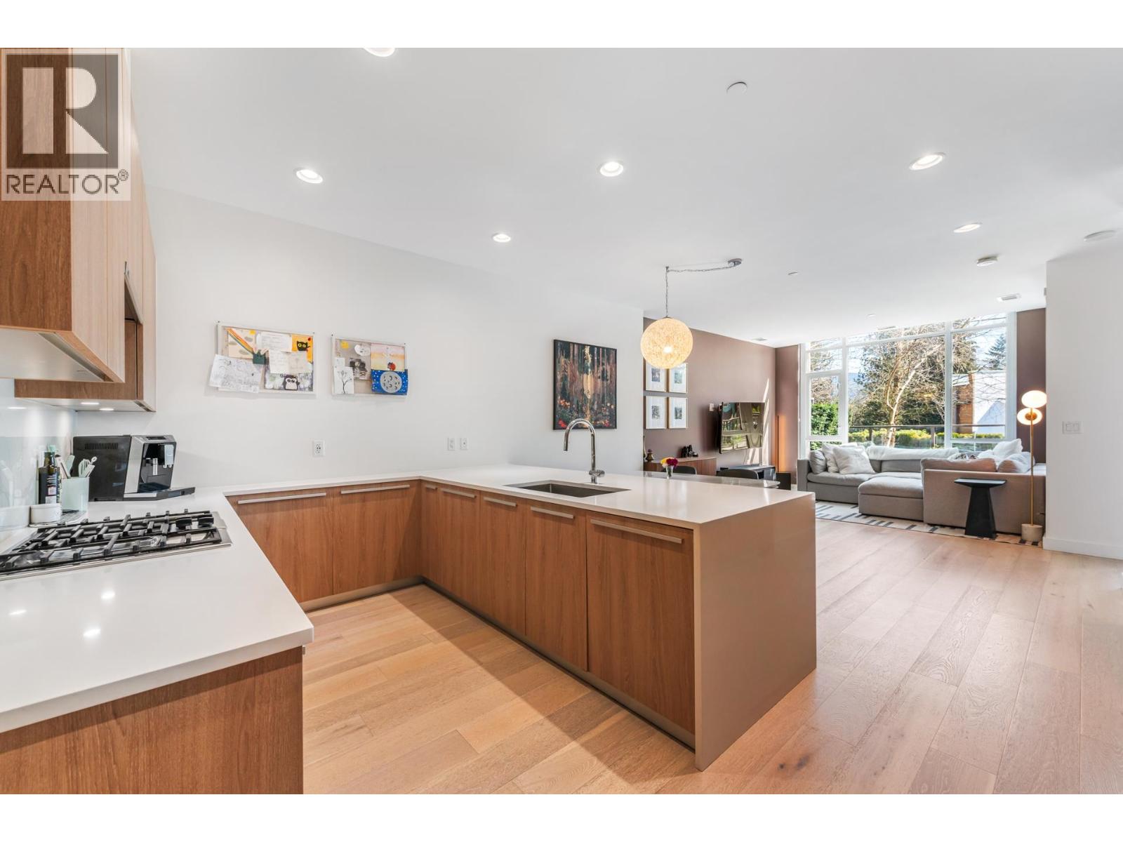 2765 Mountain Highway, North Vancouver, British Columbia  V7J 0B4 - Photo 8 - R3119210