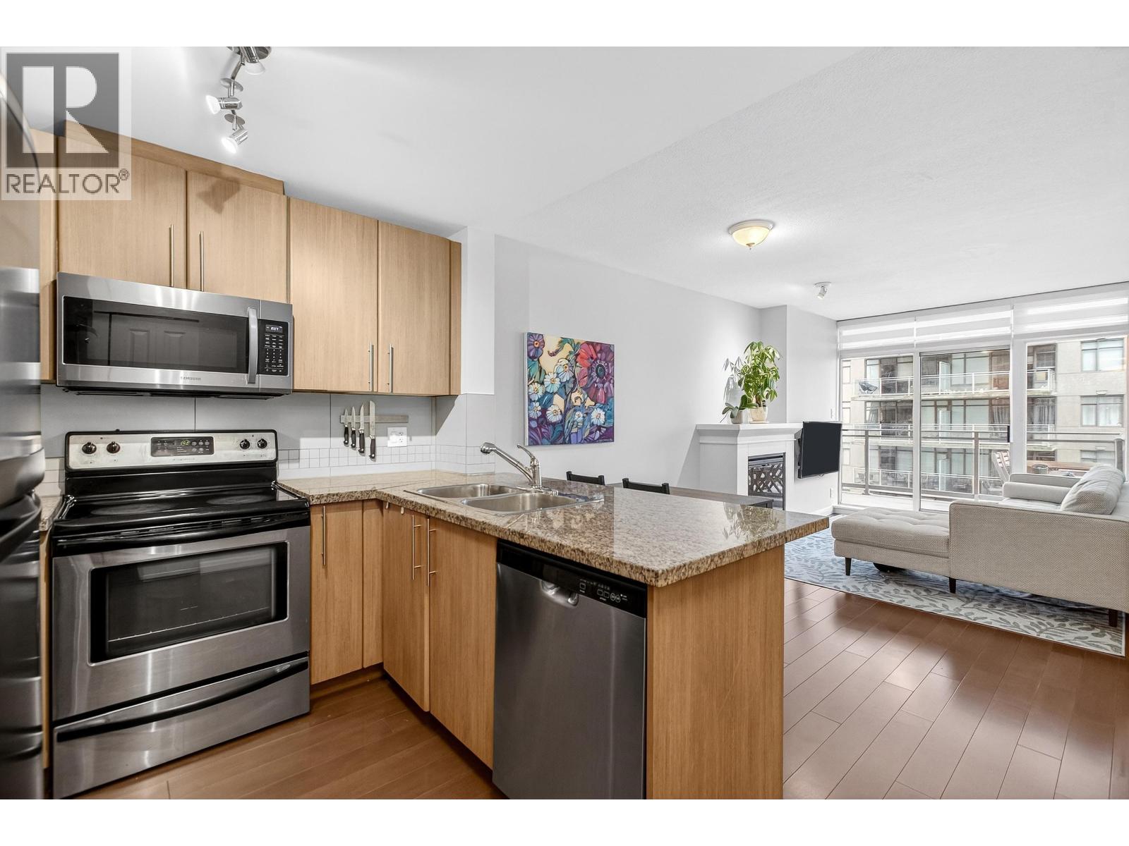 2503 892 Carnarvon Street, New Westminster, British Columbia  V3M 0C5 - Photo 3 - R3119216
