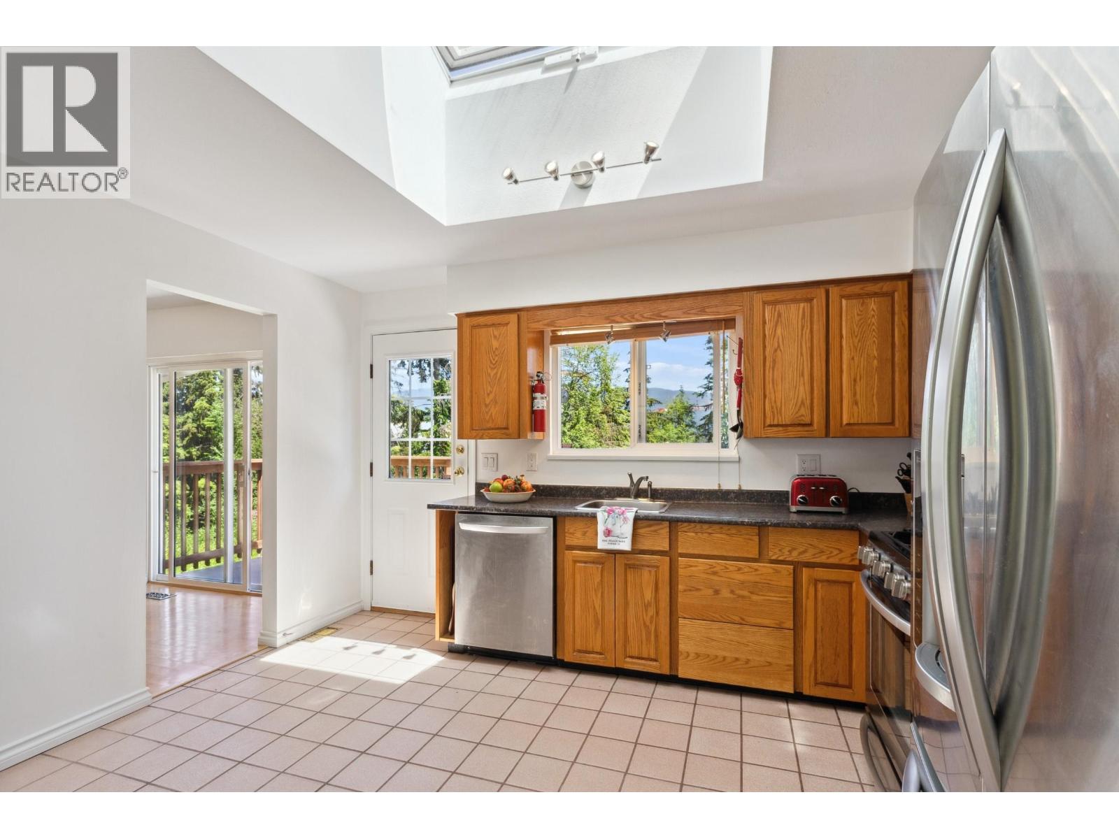 1130 Tuxedo Drive, Port Moody, British Columbia  V3H 1L4 - Photo 6 - R3118776