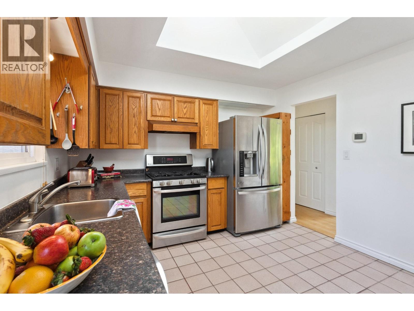 1130 Tuxedo Drive, Port Moody, British Columbia  V3H 1L4 - Photo 8 - R3118776