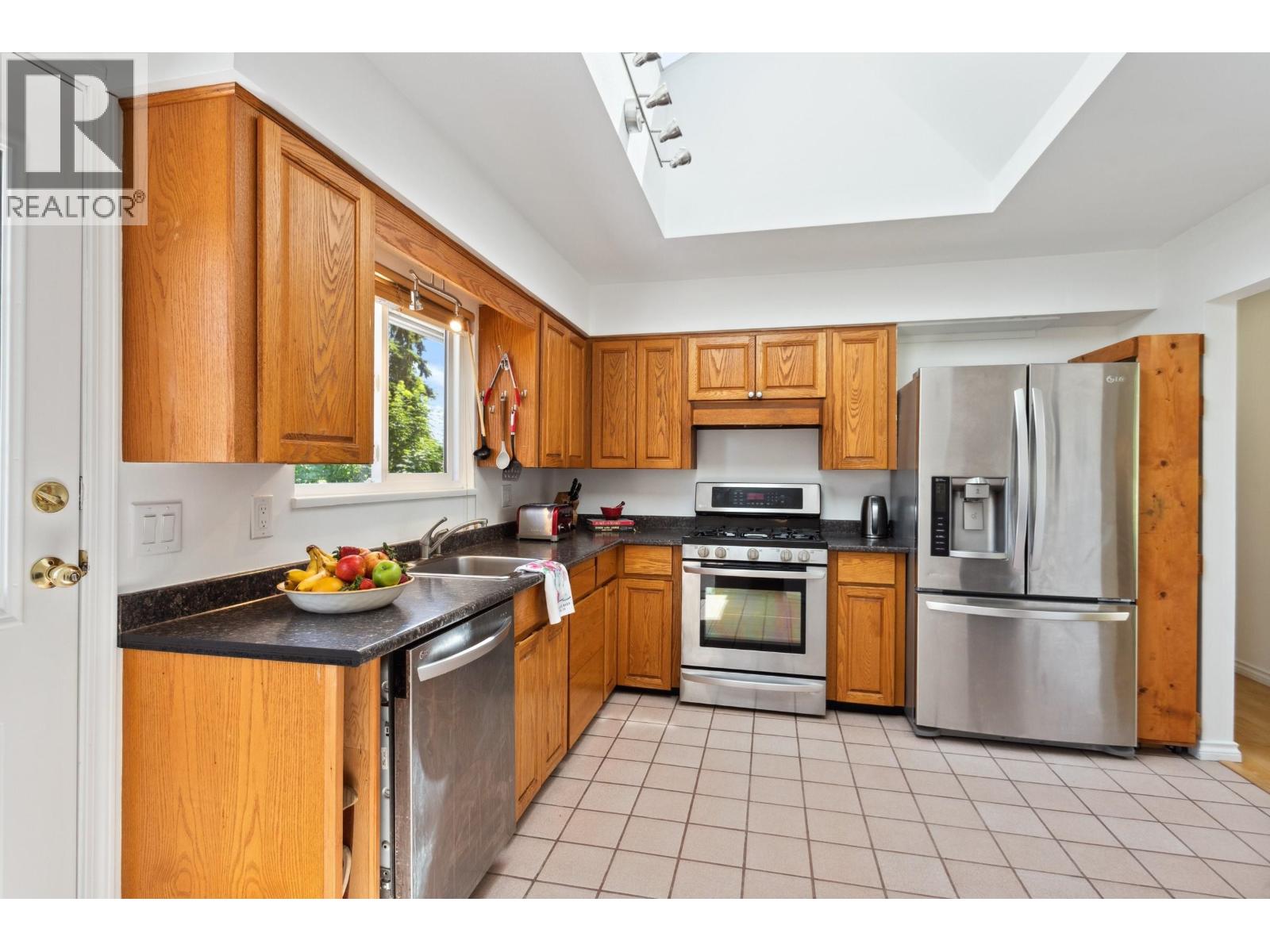 1130 Tuxedo Drive, Port Moody, British Columbia  V3H 1L4 - Photo 7 - R3118776