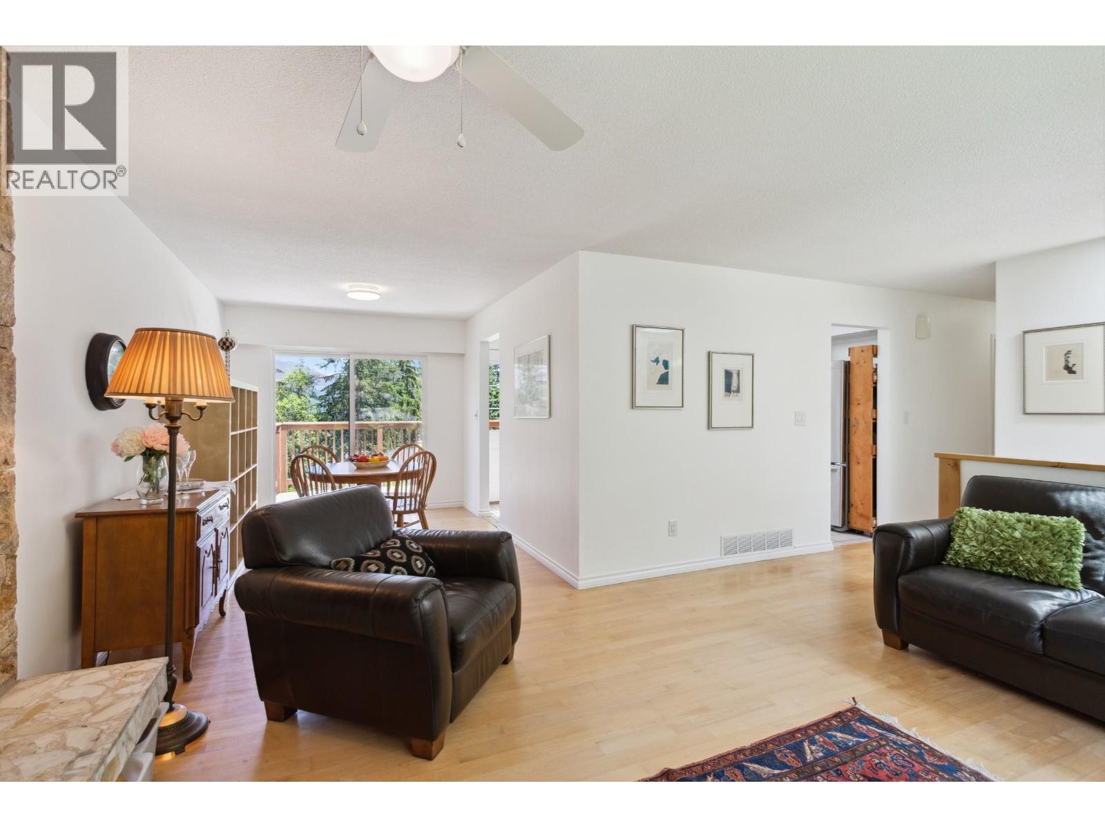 1130 Tuxedo Drive, Port Moody, British Columbia  V3H 1L4 - Photo 4 - R3118776