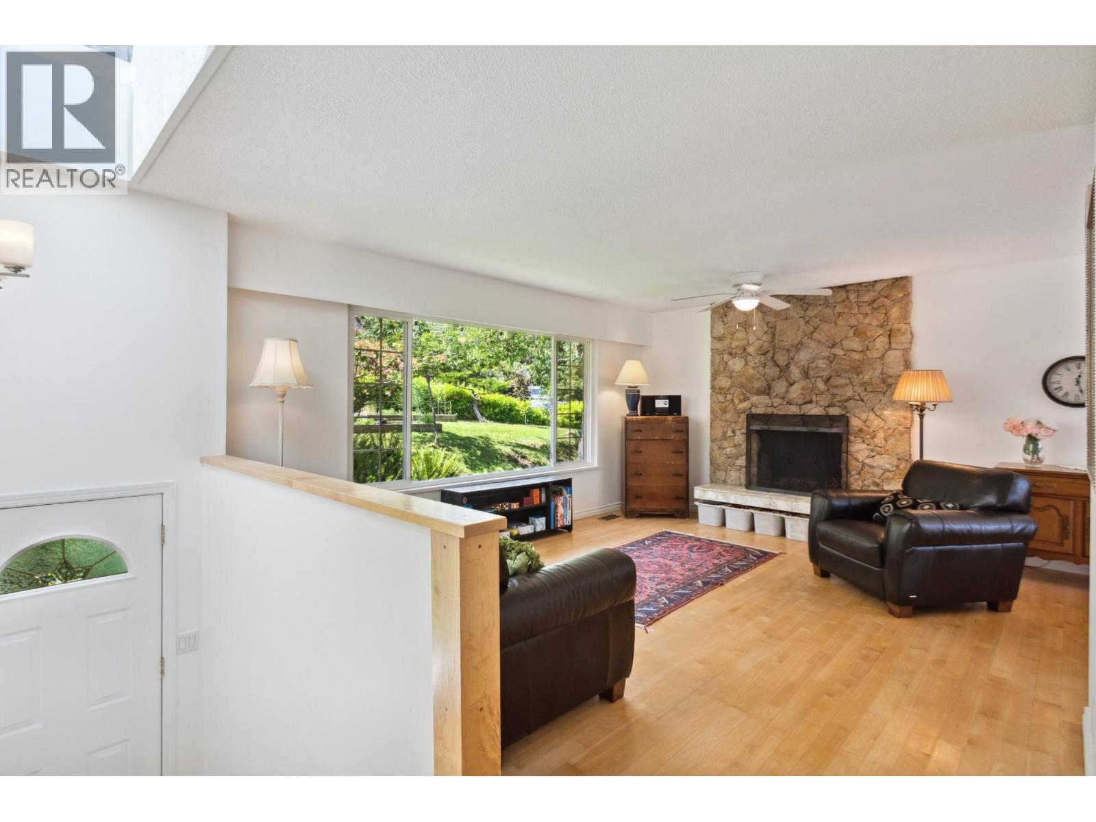 1130 Tuxedo Drive, Port Moody, British Columbia  V3H 1L4 - Photo 2 - R3118776