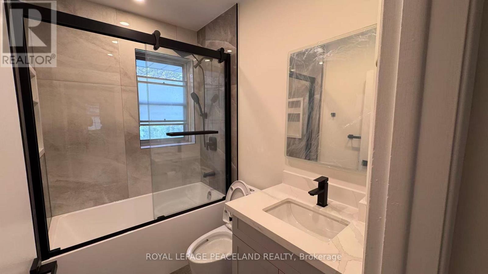 Upper, Utility Included - 66 Paperbirch Drive, Toronto, Ontario  M3C 2E7 - Photo 10 - C13081604