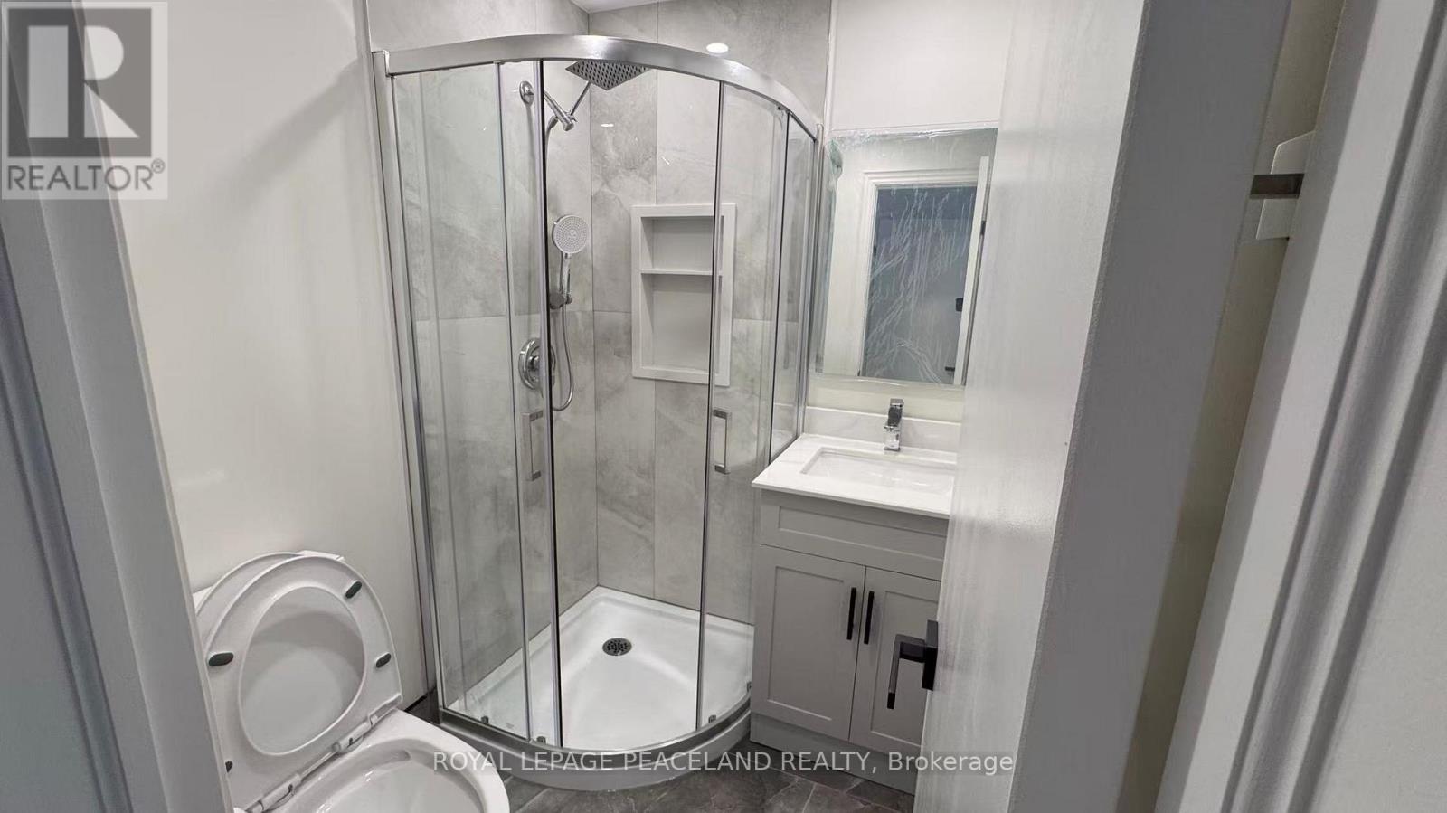 Upper, Utility Included - 66 Paperbirch Drive, Toronto, Ontario  M3C 2E7 - Photo 9 - C13081604
