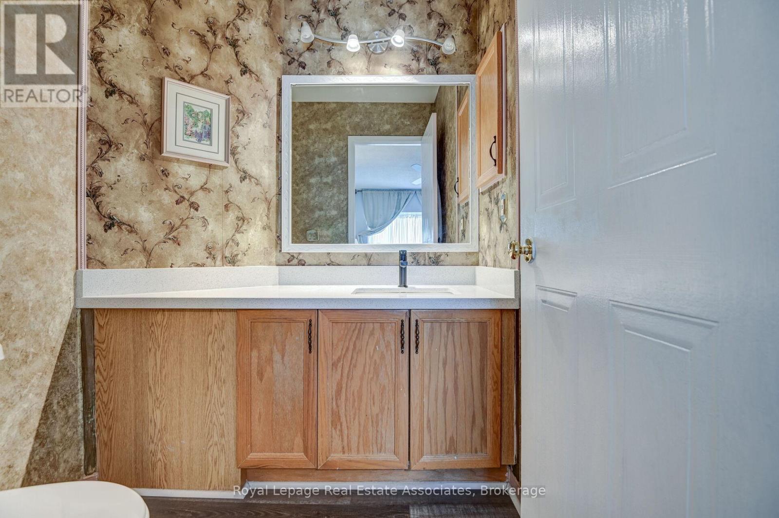 70 Nectarine Crescent, Brampton, Ontario  L6S 5Z1 - Photo 13 - W13081582