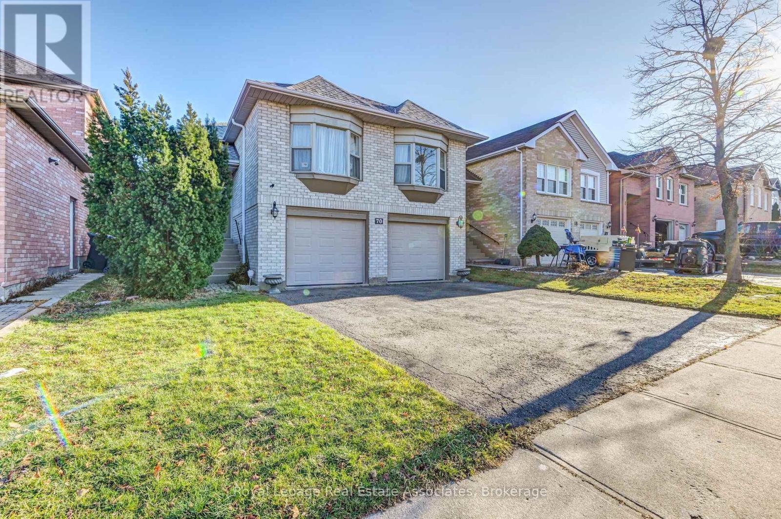 70 Nectarine Crescent, Brampton, Ontario  L6S 5Z1 - Photo 2 - W13081582