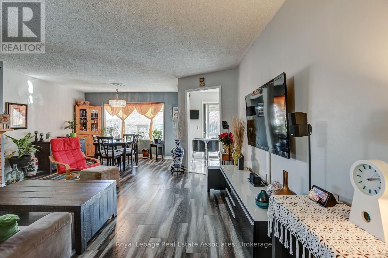70 Nectarine Crescent, Brampton, Ontario  L6S 5Z1 - Photo 3 - W13081582