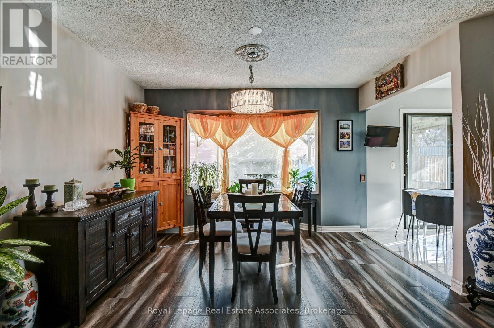 70 Nectarine Crescent, Brampton, Ontario  L6S 5Z1 - Photo 7 - W13081582