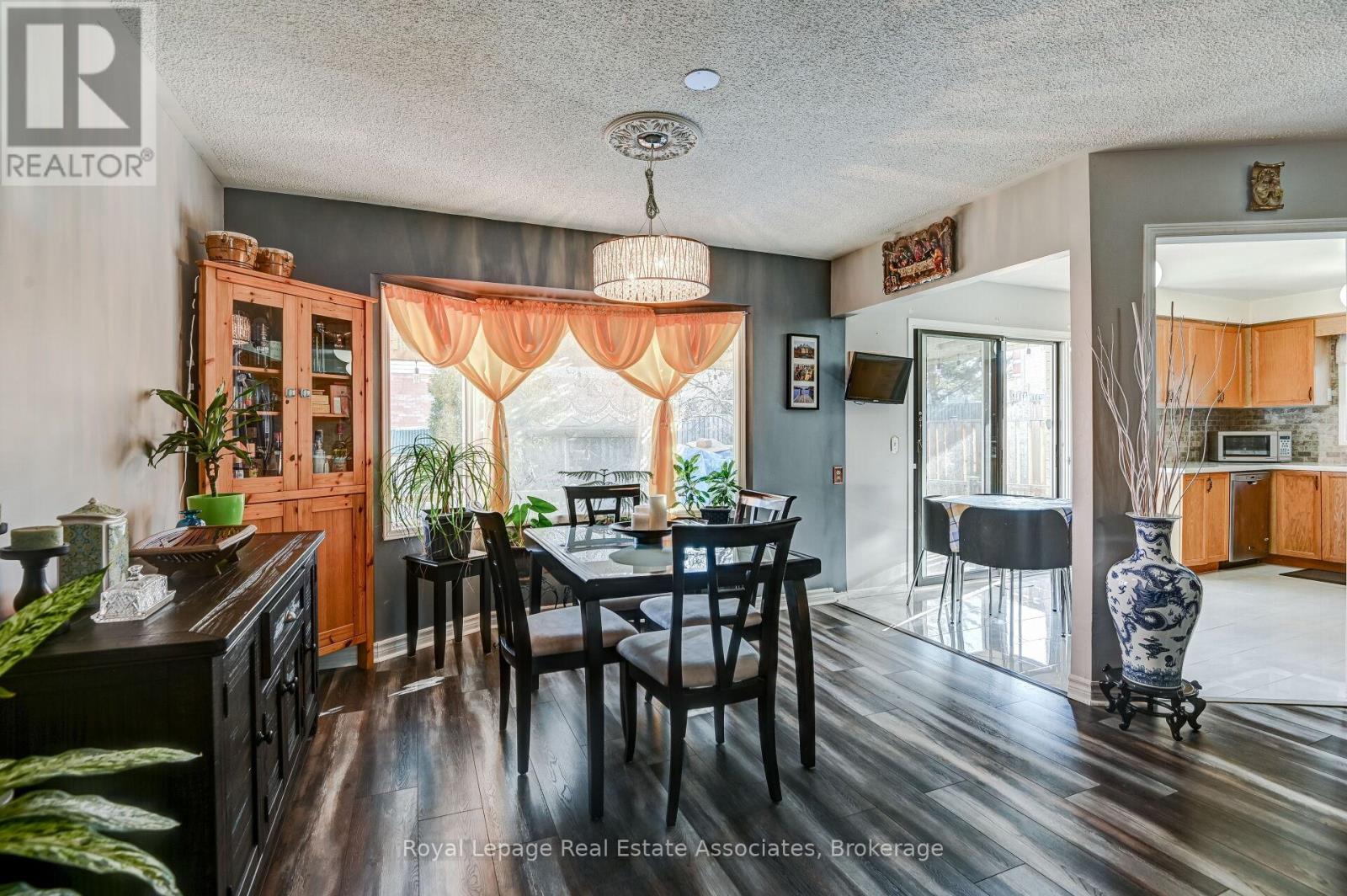 70 Nectarine Crescent, Brampton, Ontario  L6S 5Z1 - Photo 8 - W13081582