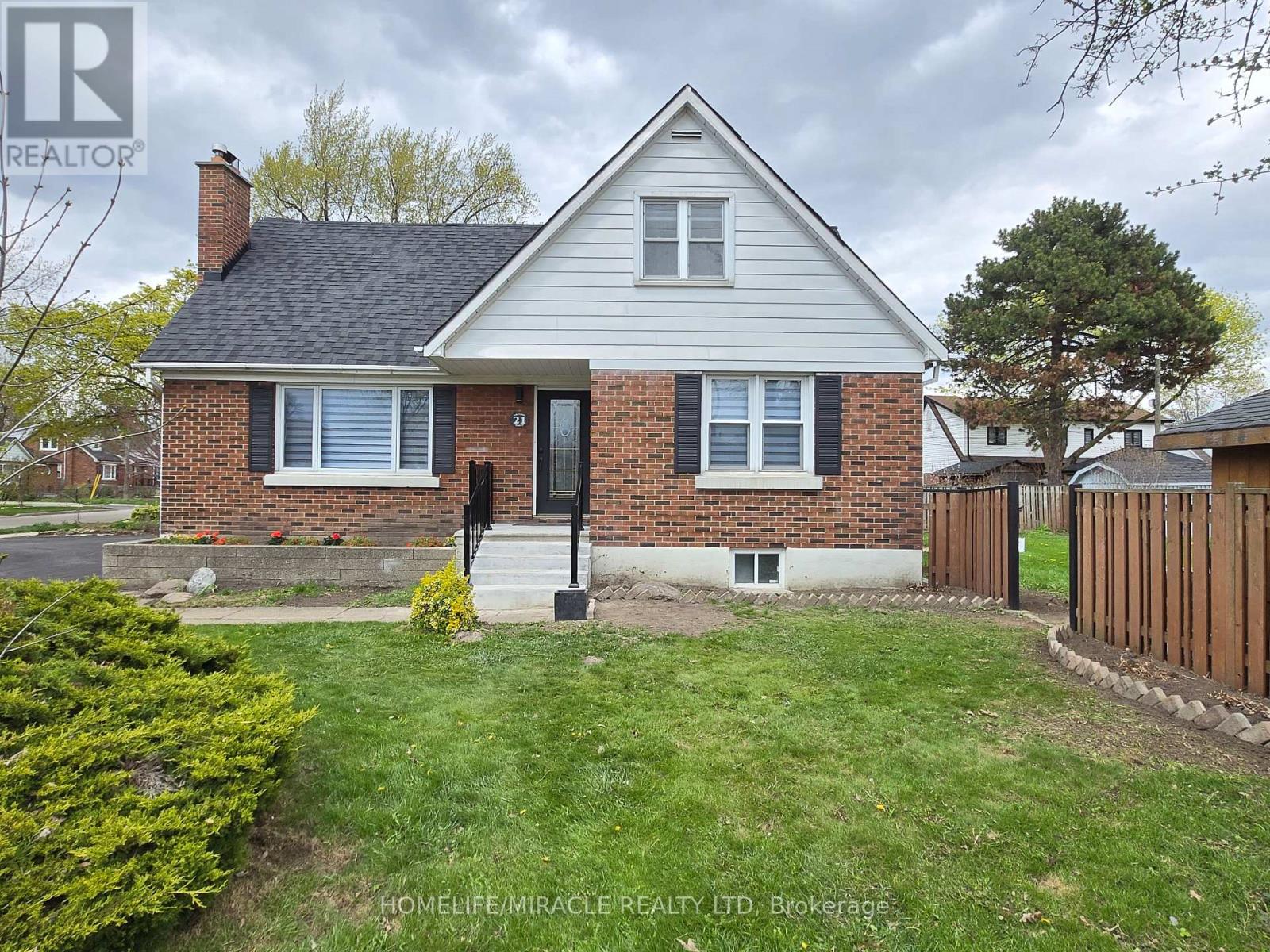 21 GREGORY STREET, Brampton, Ontario