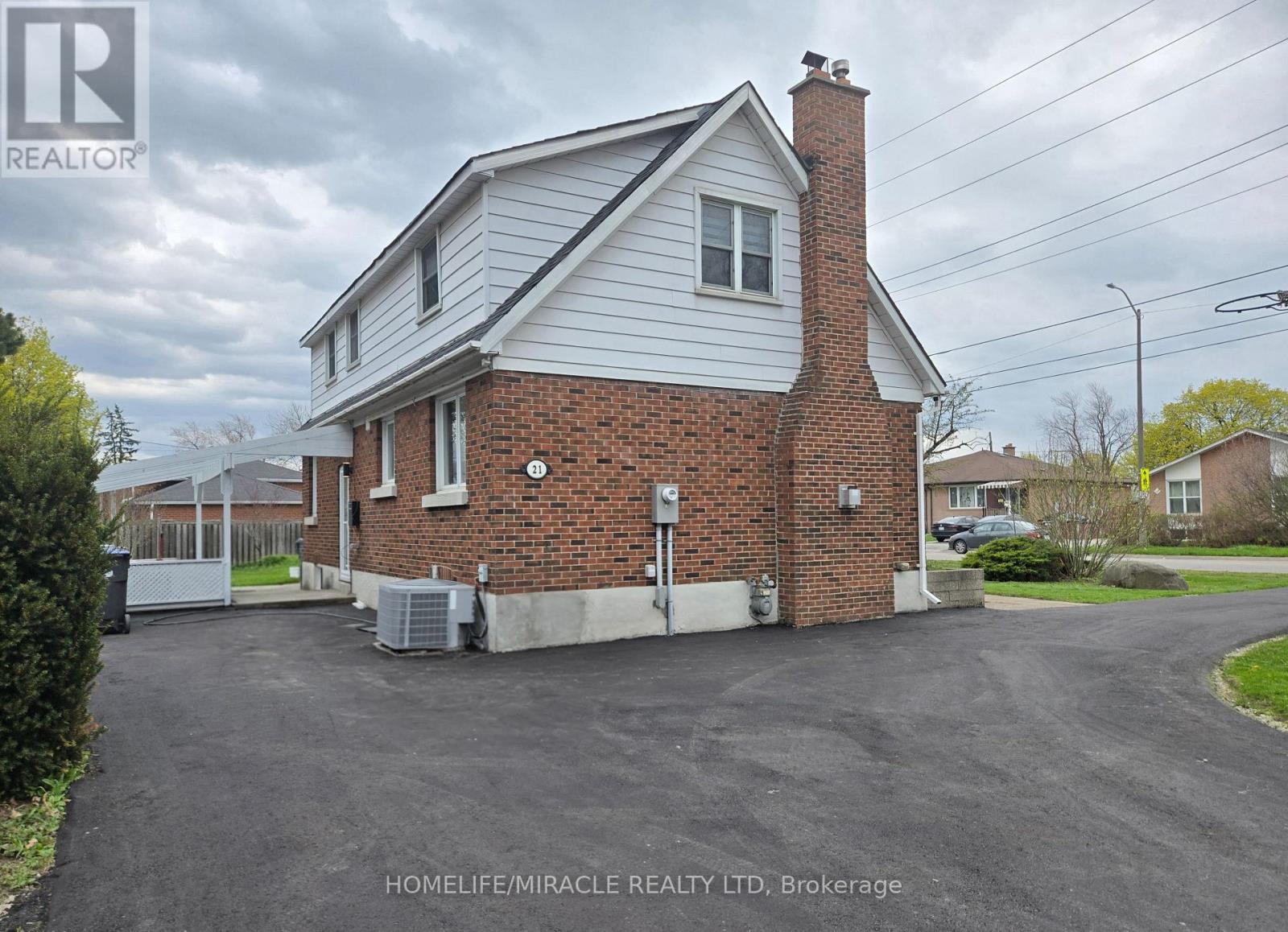21 Gregory Street, Brampton, Ontario  L6Y 1G2 - Photo 4 - W13081596