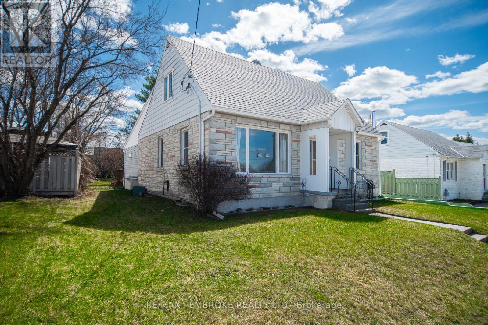 412 Alfred Street, Pembroke, Ontario  K8A 3B4 - Photo 2 - X13081690