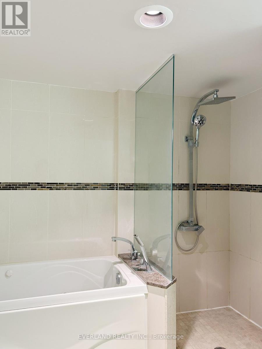 2208 - 30 Greenfield Avenue, Toronto, Ontario  M2N 6N3 - Photo 16 - C13081664