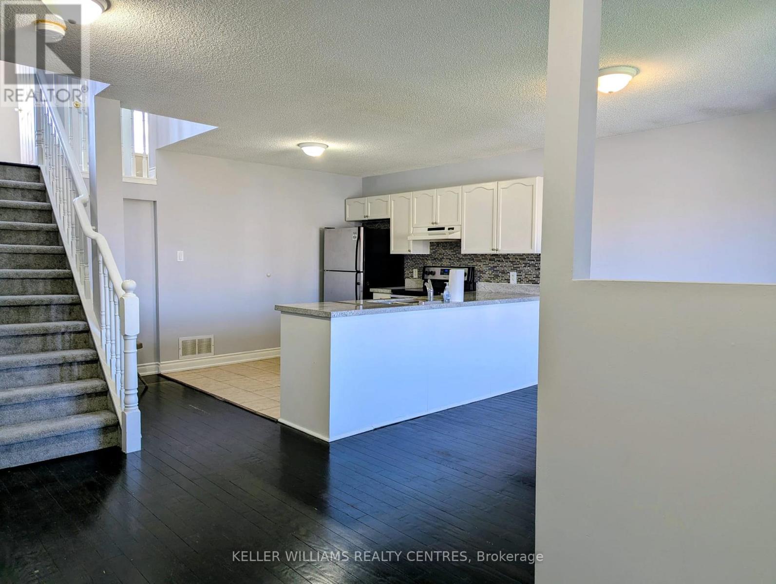 Upper - 152 Madelaine Drive, Barrie, Ontario  L4N 0N1 - Photo 3 - S13081658