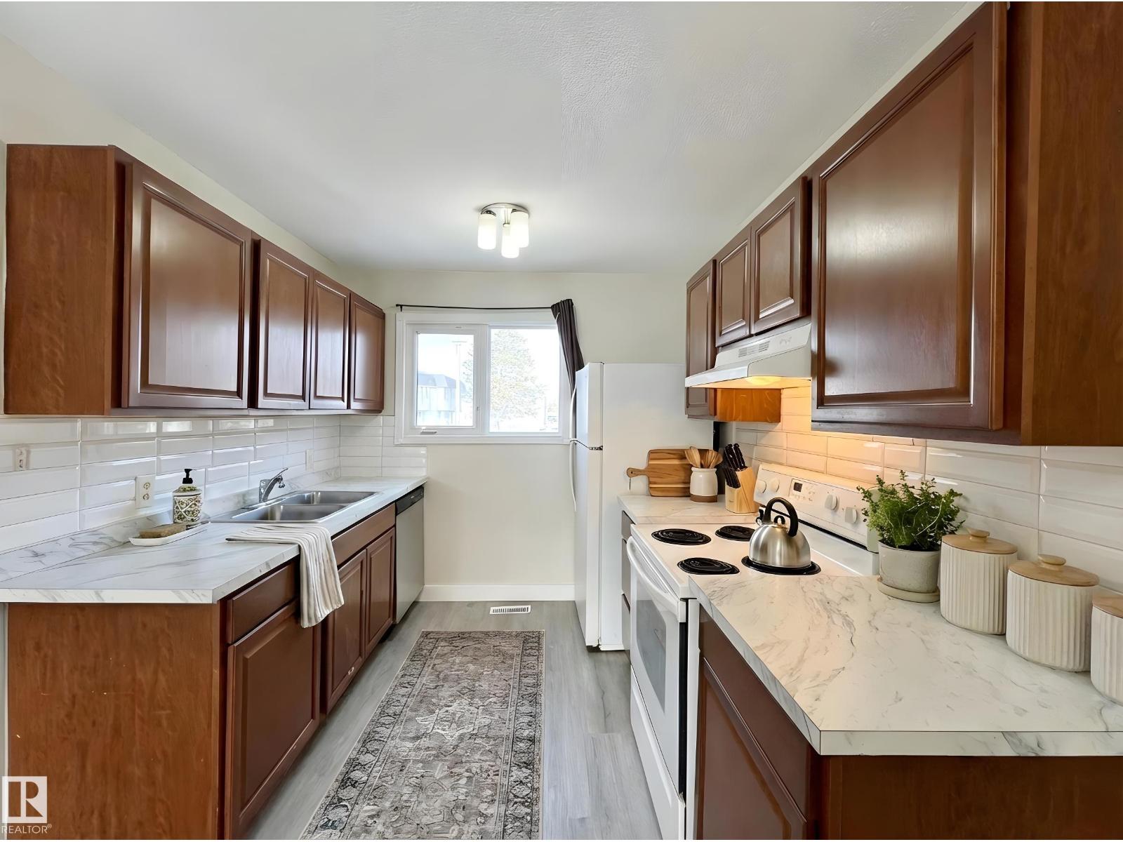 11357 22 Av NW, Edmonton, Alberta  T6J 4V8 - Photo 9 - E4473272