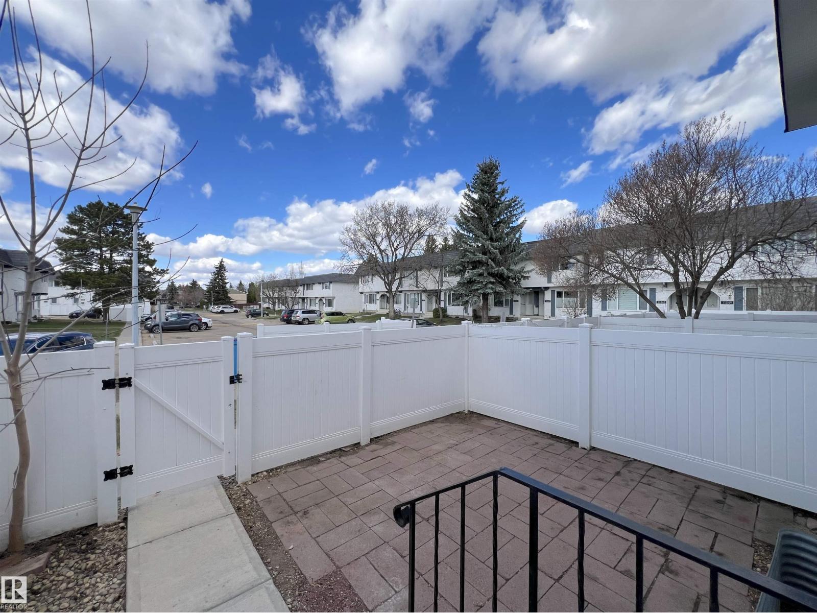 11357 22 Av NW, Edmonton, Alberta  T6J 4V8 - Photo 4 - E4473272