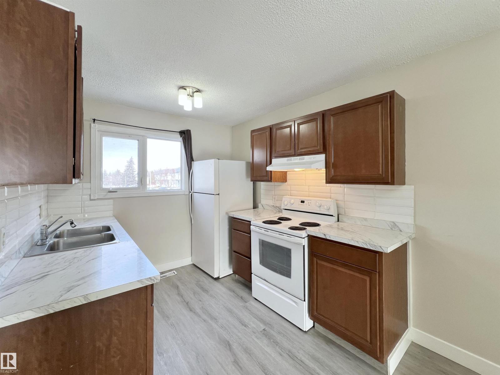 11357 22 Av NW, Edmonton, Alberta  T6J 4V8 - Photo 8 - E4473272