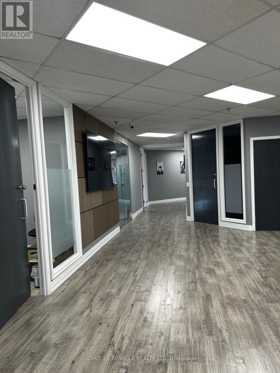 300 - 5045 Orbitor Drive, Mississauga, Ontario  L4W 4Y4 - Photo 3 - W13081638