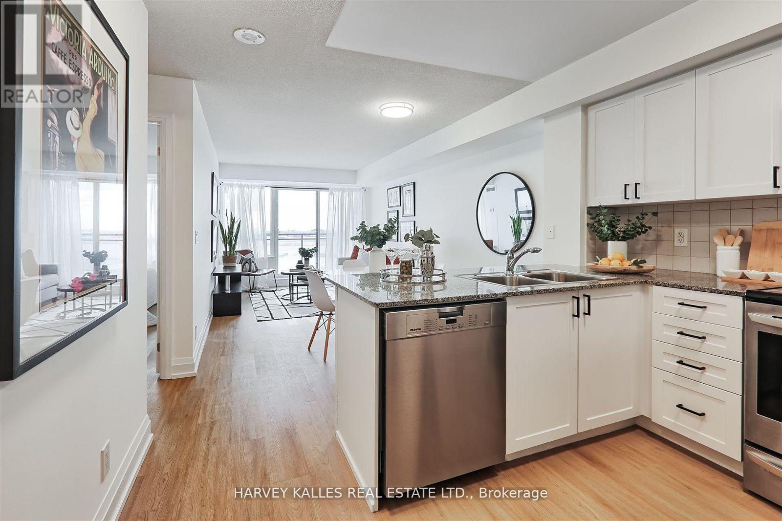 912 - 1070 Sheppard Avenue W, Toronto, Ontario  M3J 0G8 - Photo 3 - W13081680