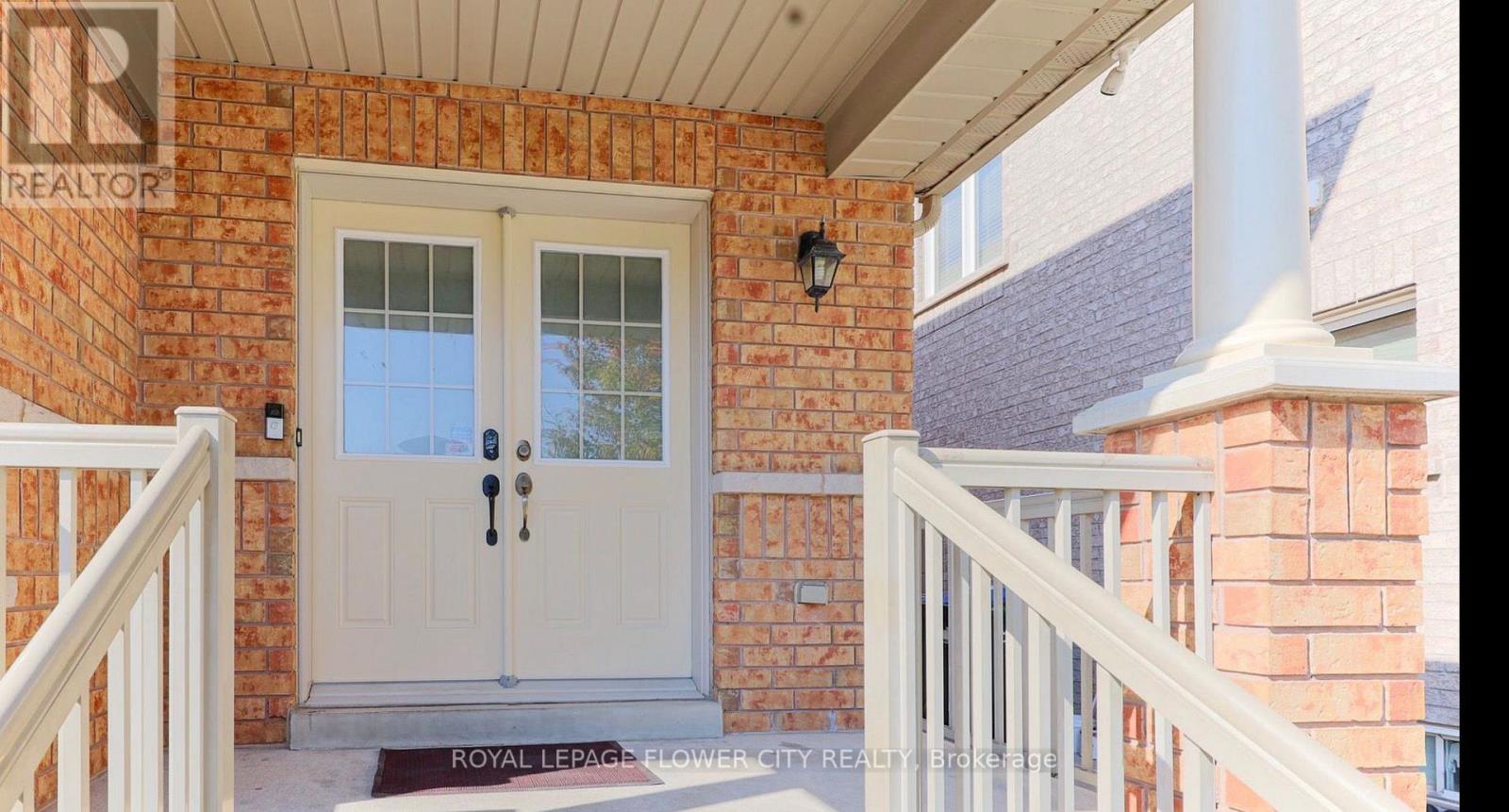 24 Mellowood Avenue, Brampton, Ontario  L6P 2P2 - Photo 2 - W13081688