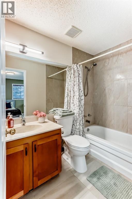 424 Hawkstone Manor NW, Calgary, Alberta  T3G 3X2 - Photo 29 - A2302779