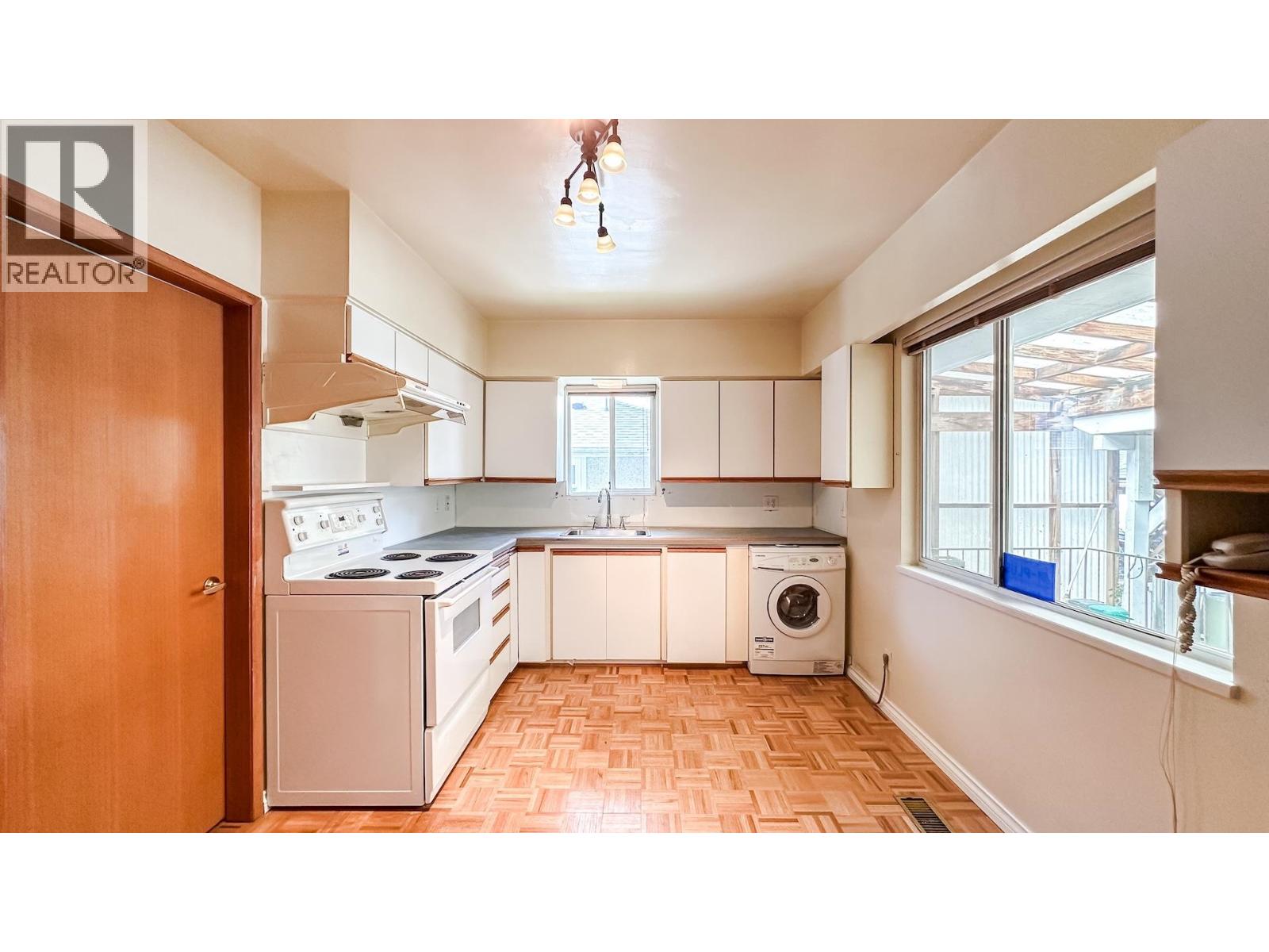 6167 Broadway, Burnaby, British Columbia  V5B 2Y3 - Photo 10 - R3119288