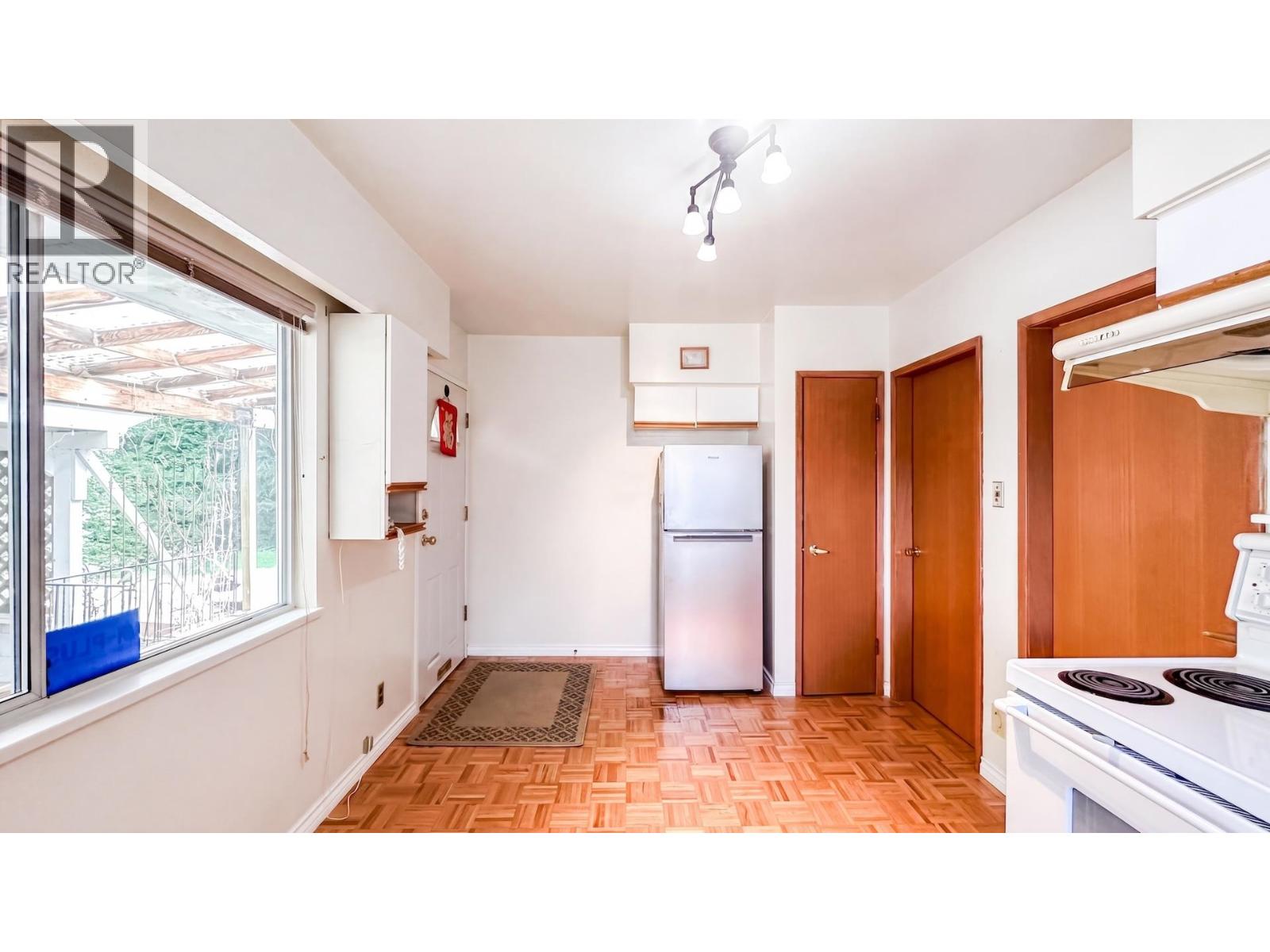 6167 Broadway, Burnaby, British Columbia  V5B 2Y3 - Photo 11 - R3119288