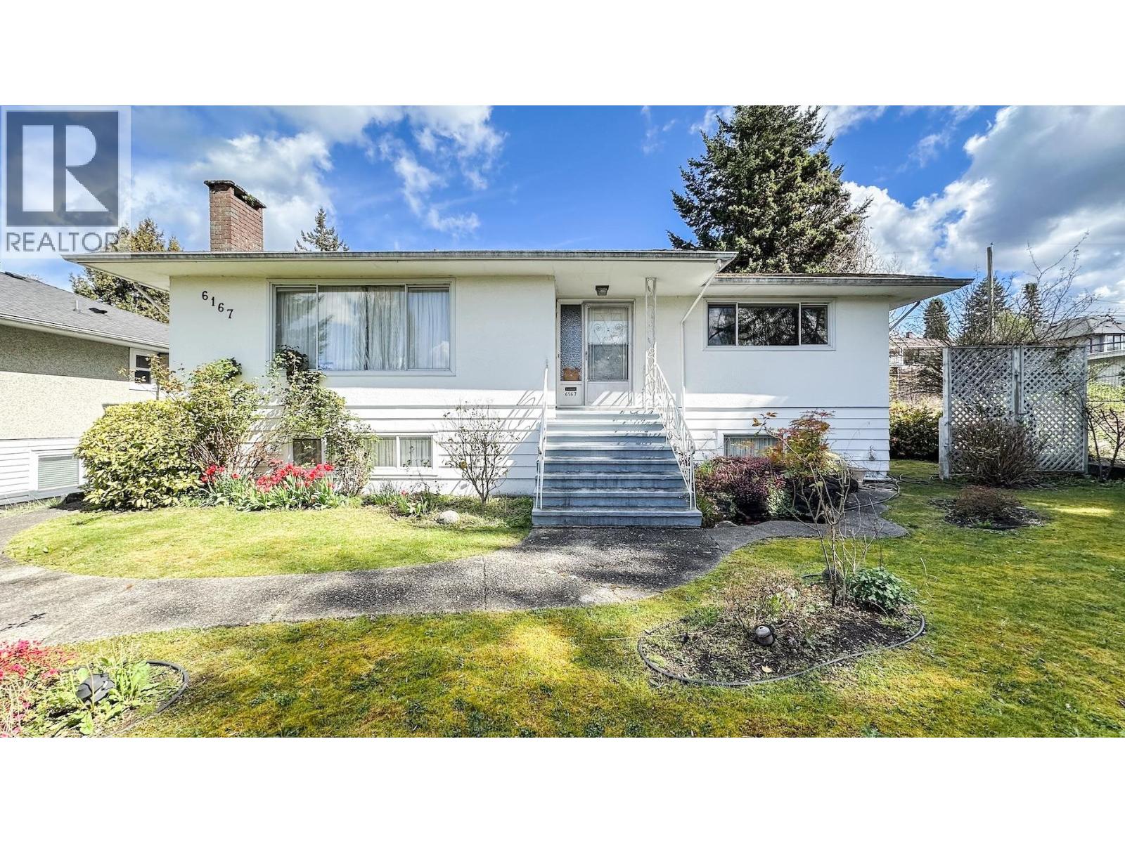 6167 Broadway, Burnaby, British Columbia  V5B 2Y3 - Photo 2 - R3119288