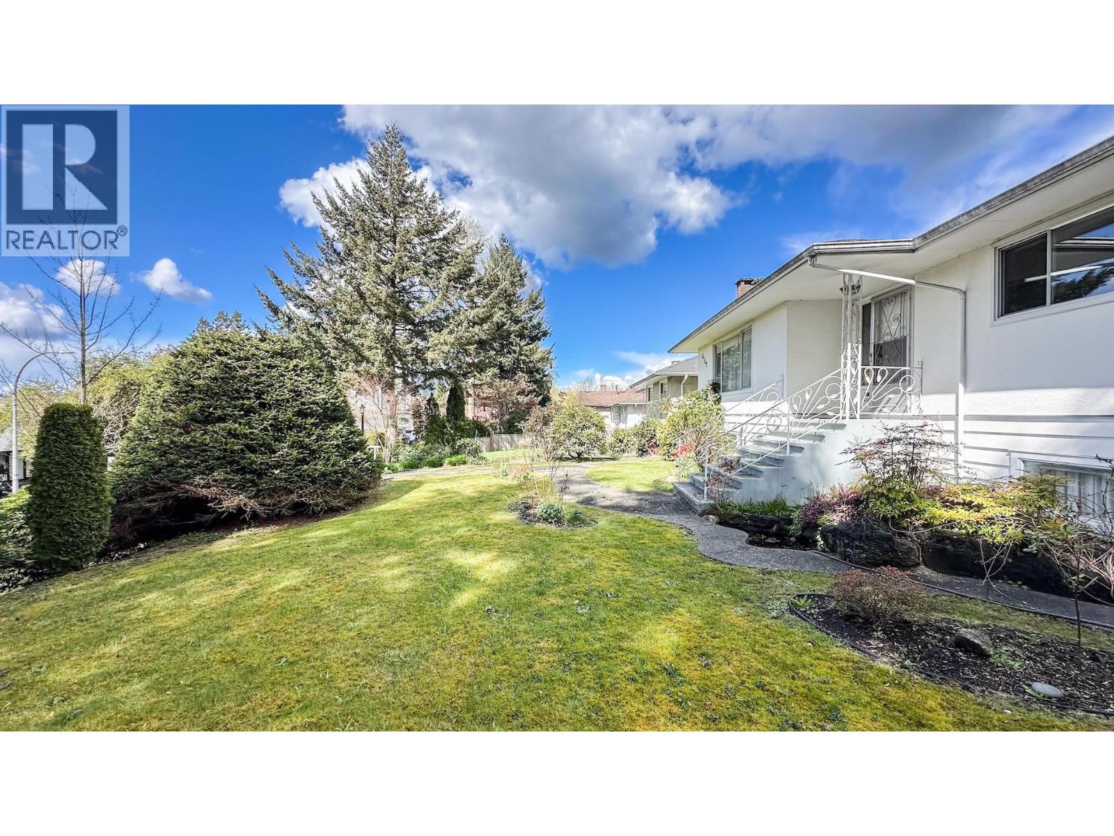 6167 Broadway, Burnaby, British Columbia  V5B 2Y3 - Photo 3 - R3119288