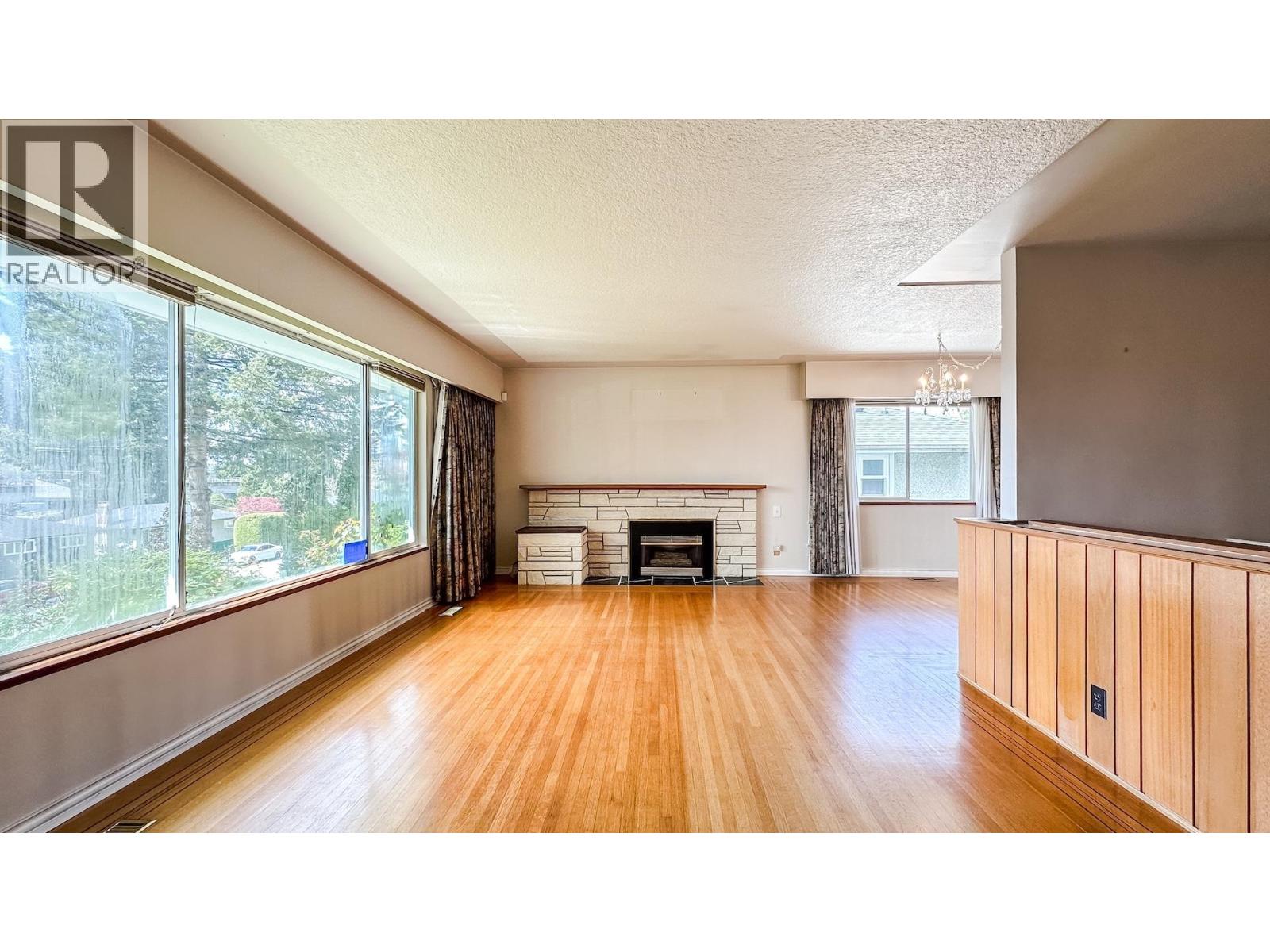 6167 Broadway, Burnaby, British Columbia  V5B 2Y3 - Photo 5 - R3119288