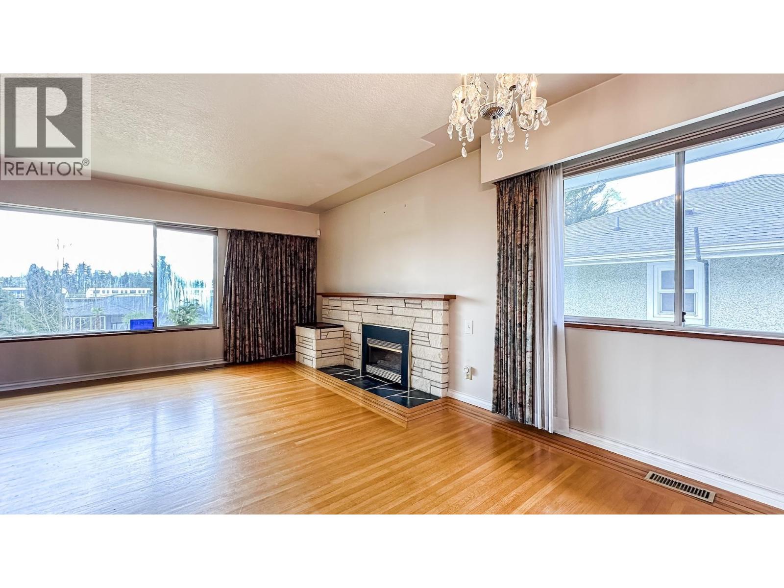 6167 Broadway, Burnaby, British Columbia  V5B 2Y3 - Photo 6 - R3119288