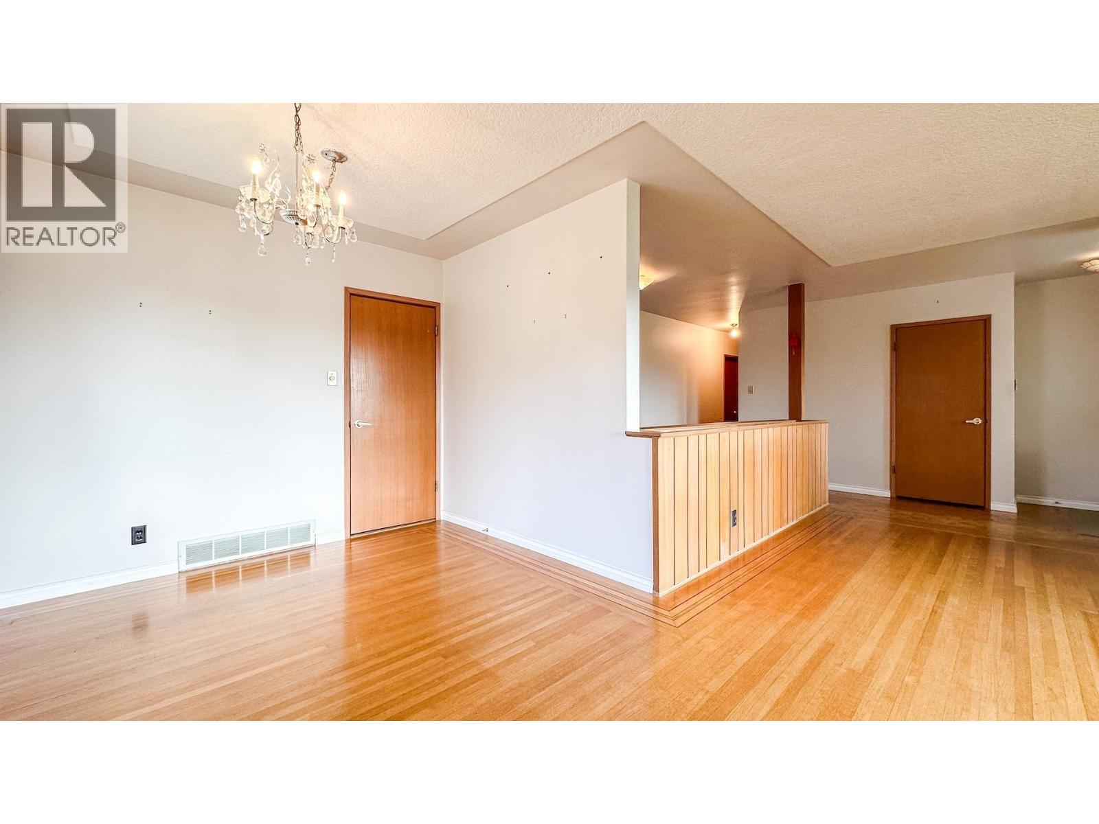 6167 Broadway, Burnaby, British Columbia  V5B 2Y3 - Photo 7 - R3119288