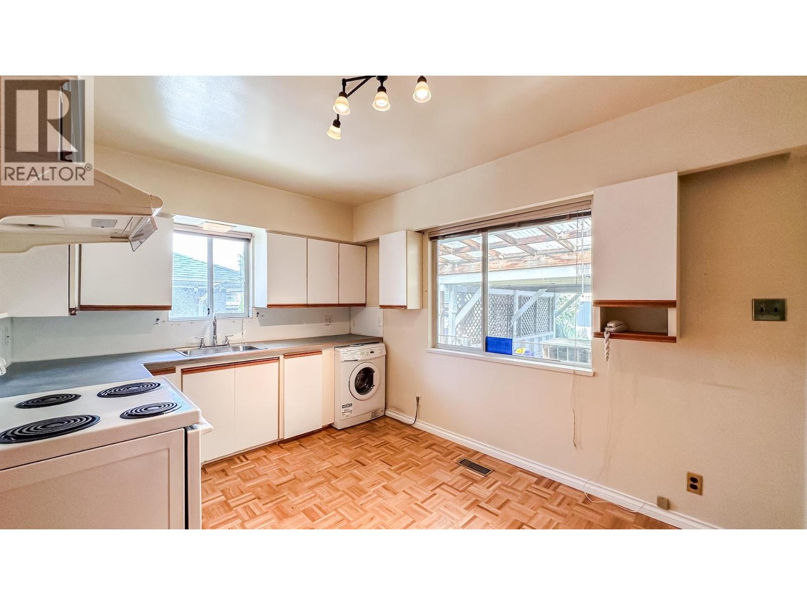 6167 Broadway, Burnaby, British Columbia  V5B 2Y3 - Photo 9 - R3119288