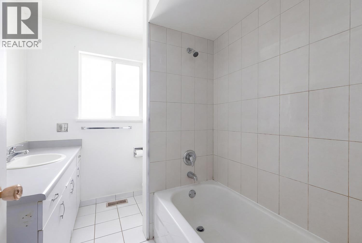 164 E Carisbrooke Road, North Vancouver, British Columbia  V7N 1M9 - Photo 13 - R3119312