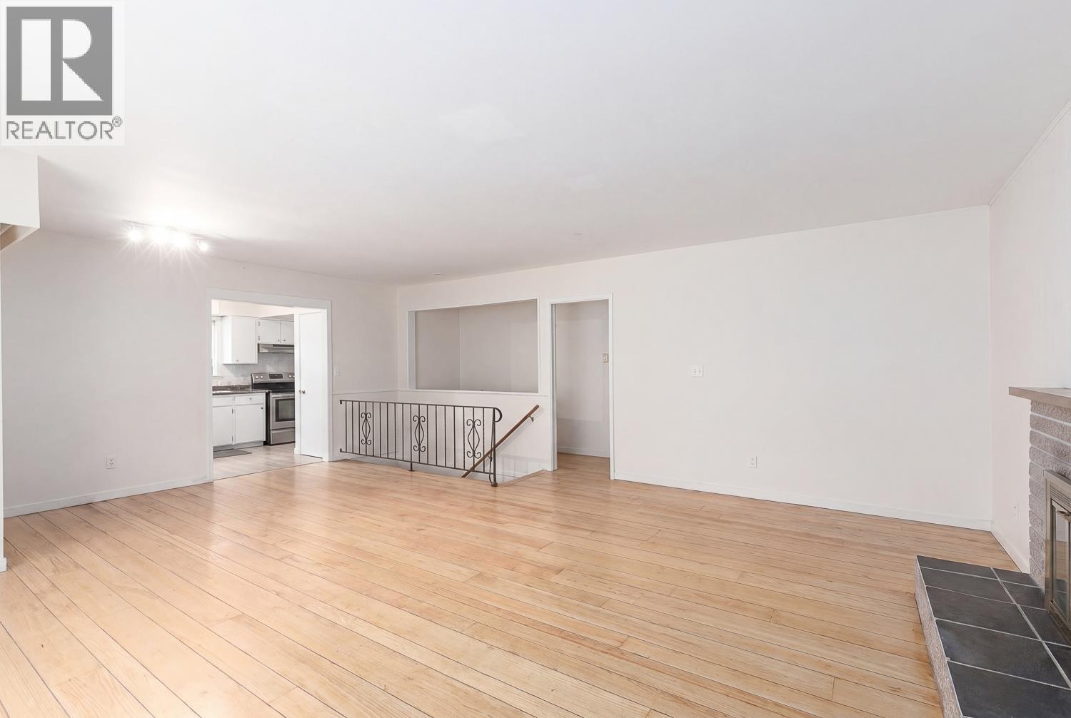 164 E Carisbrooke Road, North Vancouver, British Columbia  V7N 1M9 - Photo 5 - R3119312