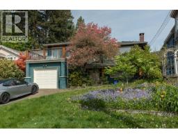 164 E CARISBROOKE ROAD, North Vancouver, British Columbia