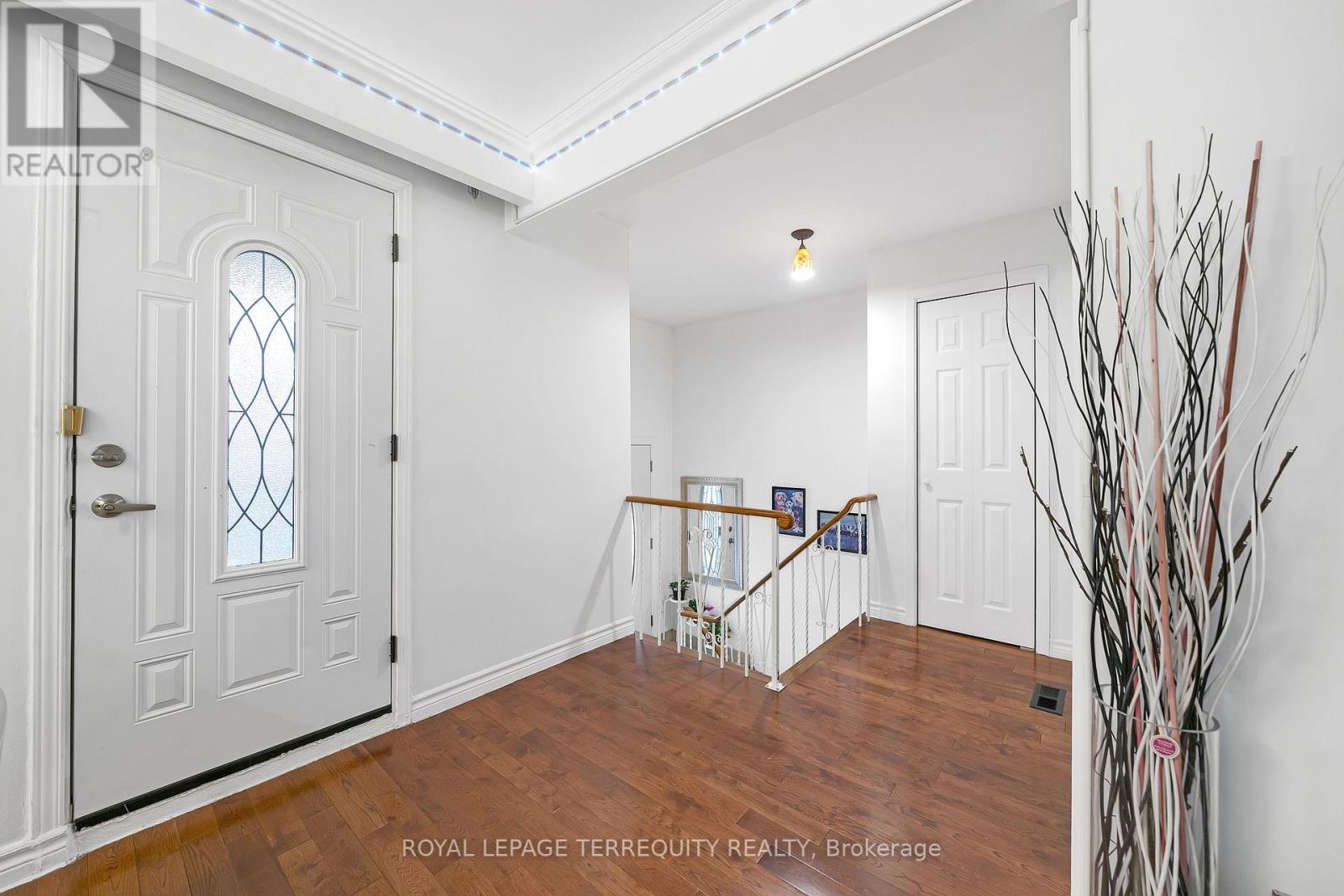 270 Grandravine Drive, Toronto, Ontario  M3N 1J3 - Photo 4 - W13081756