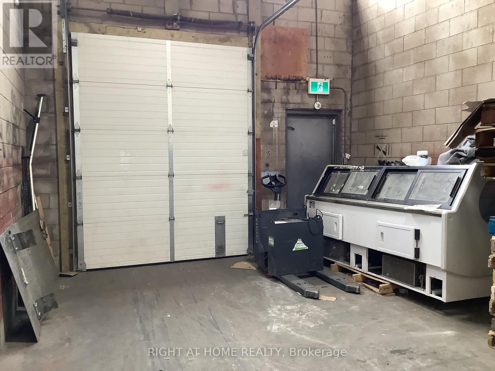 5 Stafford Drive, Brampton (Brampton East Industrial), Ontario  L6W 1L3 - Photo 11 - W13081758