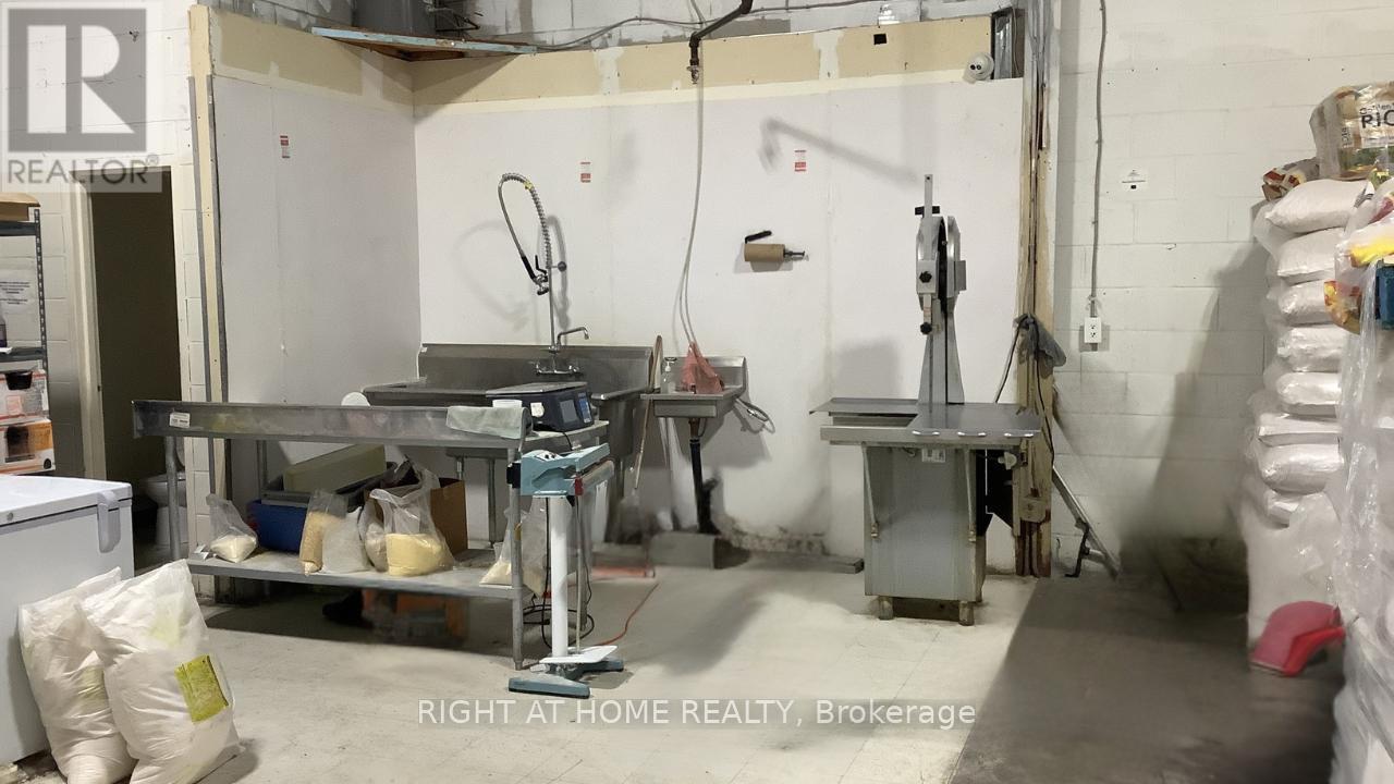 5 Stafford Drive, Brampton (Brampton East Industrial), Ontario  L6W 1L3 - Photo 8 - W13081758