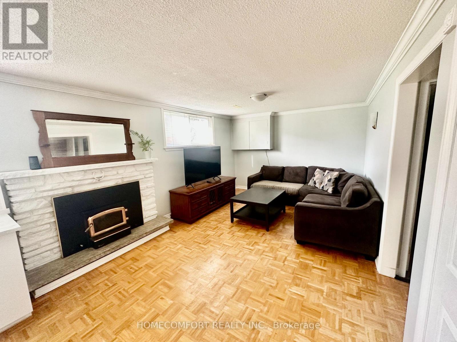 Lower - 1023 Mcbride Avenue, Mississauga, Ontario  L5C 1M3 - Photo 3 - W13081766
