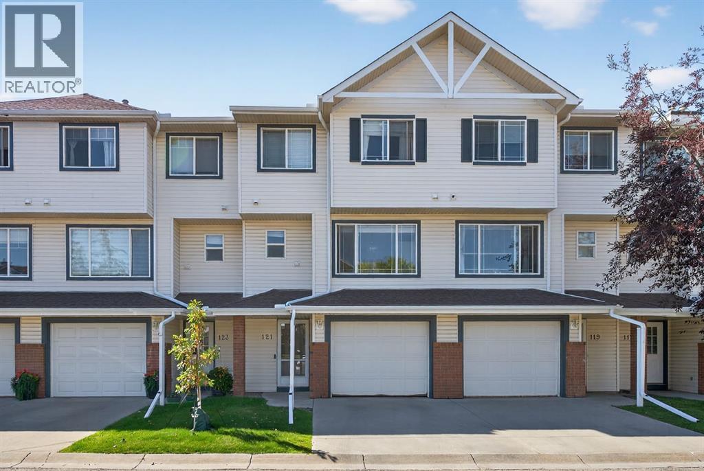 121 Rocky Ridge Court NW, Calgary, Alberta